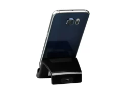 Supporto da tavolo con funzione di ricarica per smartphone